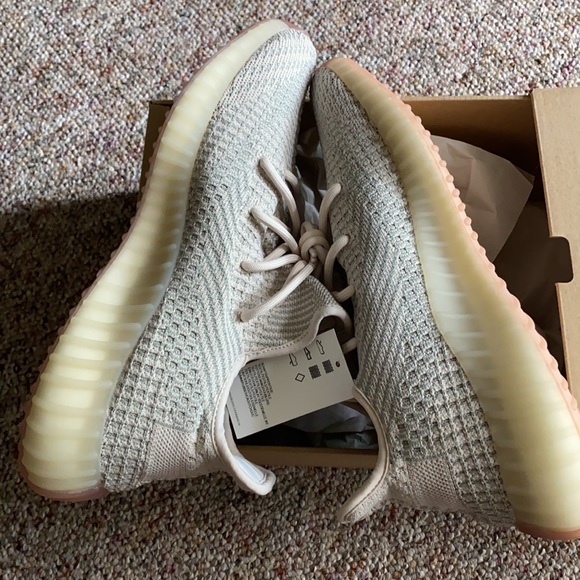 Adidas Yeezy Boost 350 V2 Citrin Non-Reflective 10.5 Brand New in Box with Tags - Picture 3 of 7